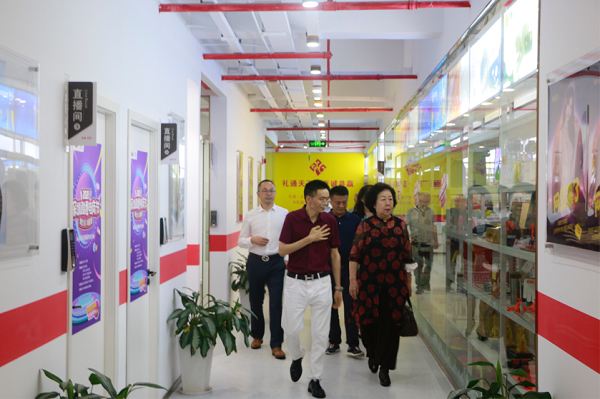 深圳市企業(yè)聯(lián)合會(huì)、深圳市企業(yè)家協(xié)會(huì)黨委書記于劍一行到禮至控股集團(tuán)調(diào)研