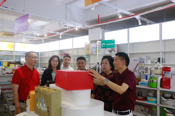 深圳市企業(yè)聯(lián)合會(huì)、深圳市企業(yè)家協(xié)會(huì)黨委書記于劍一行到禮至控股集團(tuán)調(diào)研